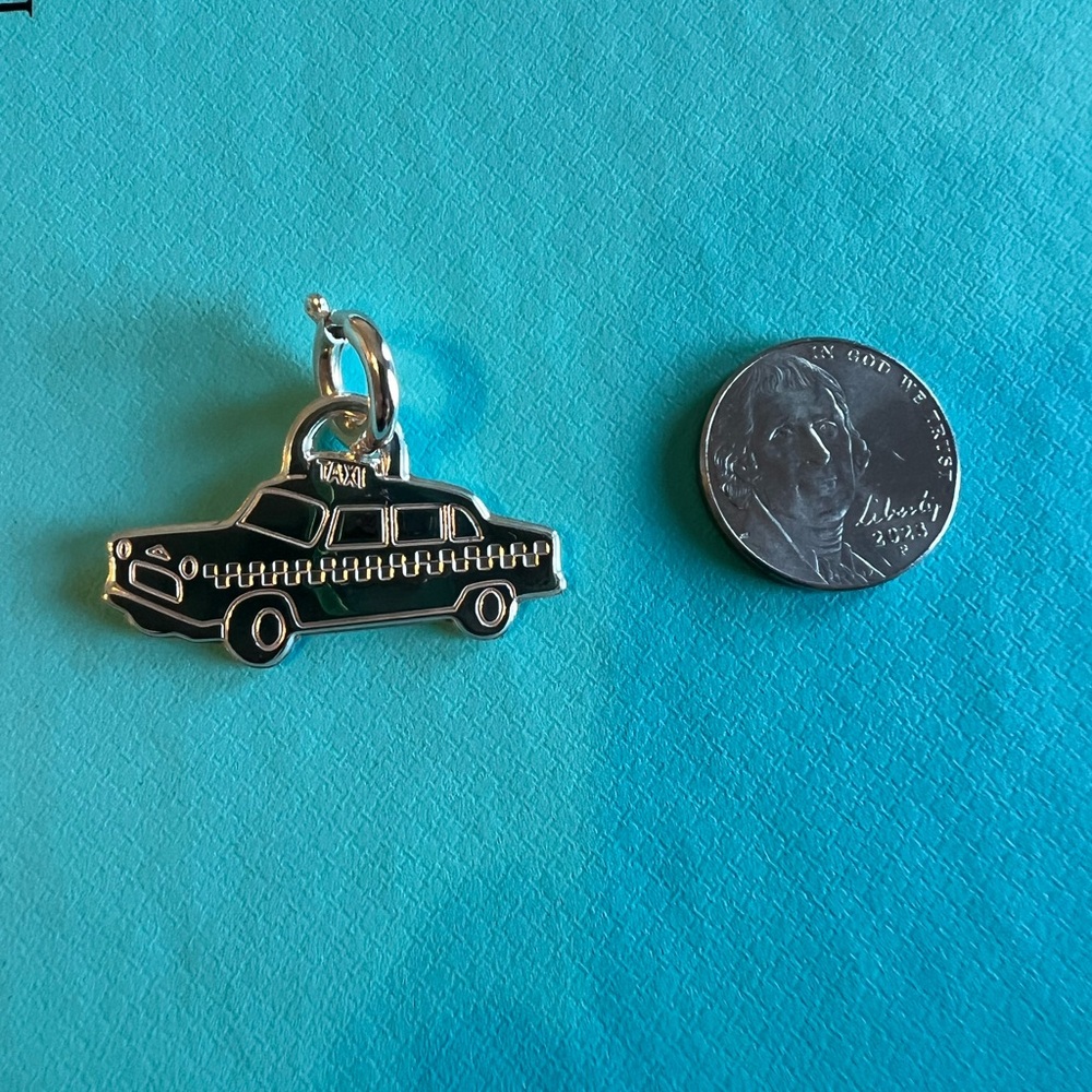 🌸🌸 Authentic Tiffany & Co. Taxi Charm - Picture 2 of 6
